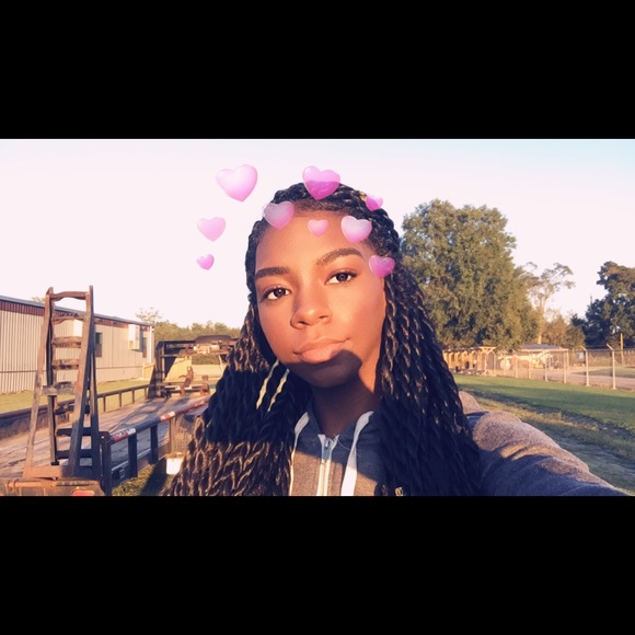 Profile Picture of Tanijia Browder (@tanijiarenee) on Poshmark