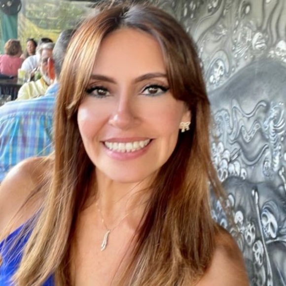 Profile Picture of Lucia Zegarra (@l_zegarra) on Poshmark