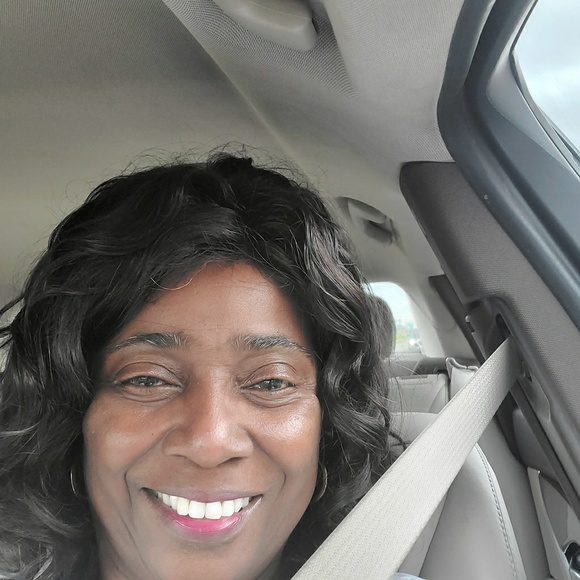 Profile Picture of Merlon Anderson (@mshatteen16) on Poshmark