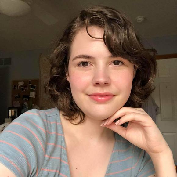 Profile Picture of Hannah Tavens (@hannahtr4321) on Poshmark