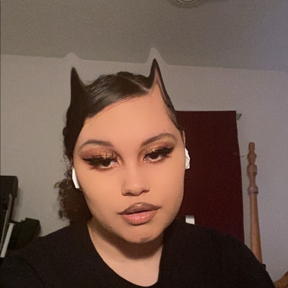 Profile Picture of Kate Grogan (@cupkeight) on Poshmark