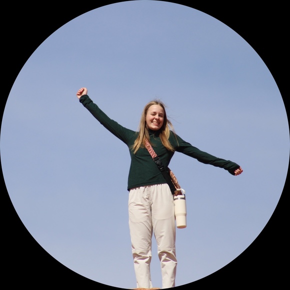 Profile Picture of Ella Wedemeyer (@ellawedemeyer) on Poshmark