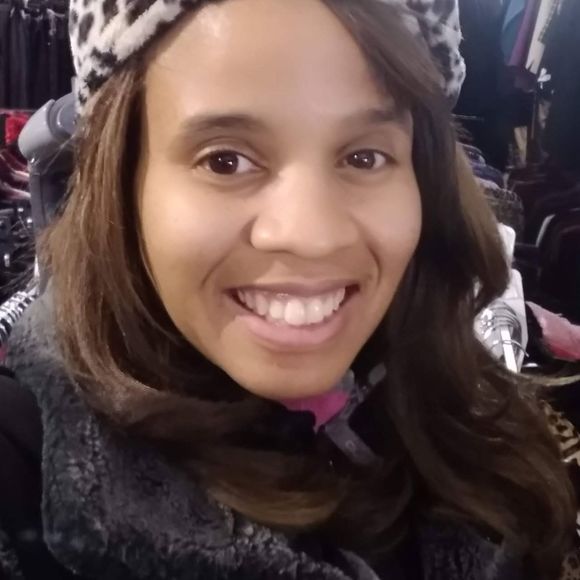 Archie Archie - Poshmark Profile Picture of Archie Archie (@deidrearchie01) on Poshmark