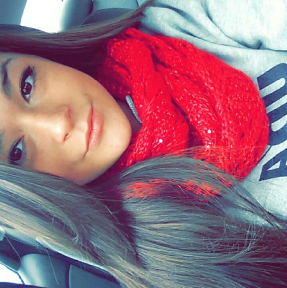 Profile Picture of Cassie Alexander (@calexander0080) on Poshmark