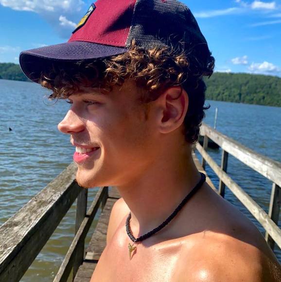 Profile Picture of Tommy Neal (@tommy15243) on Poshmark