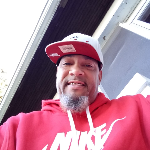 Profile Picture of Kevin Arnold (@bigkevarnold) on Poshmark