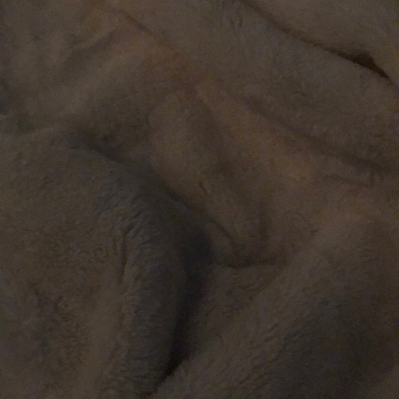 Profile Picture of Moe Baebee (@moebaebee) on Poshmark