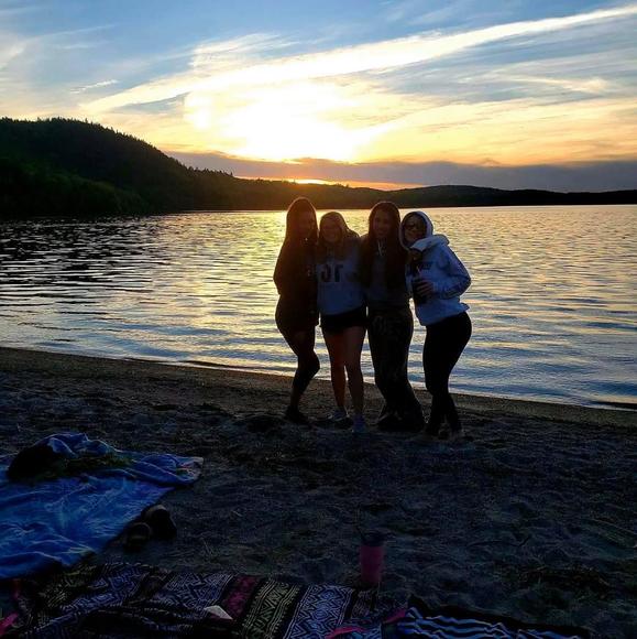 Profile Picture of Shawney Gramolini (@shawneyg) on Poshmark