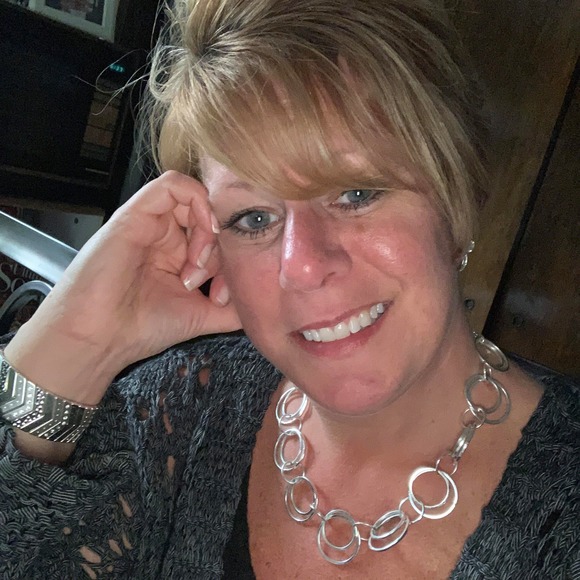 Profile Picture of Kathy Sinatra (@kathysinatra) on Poshmark
