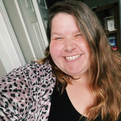 Profile Picture of Kellie Leonard (@LeonardsLit) on Twitter