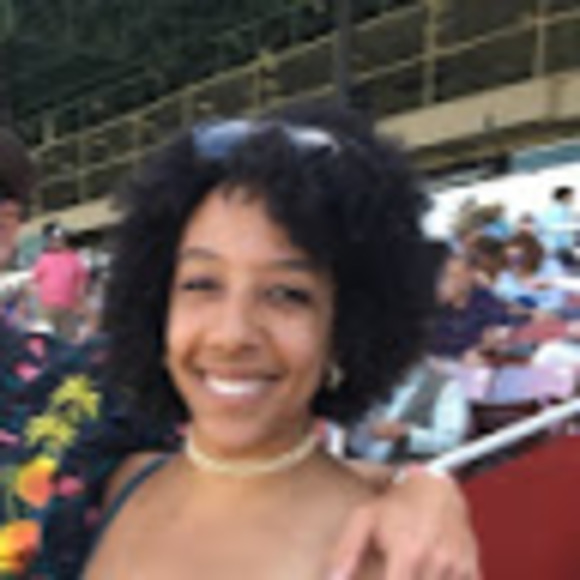 Profile Picture of Simone Bradley (@sebradley23) on Poshmark