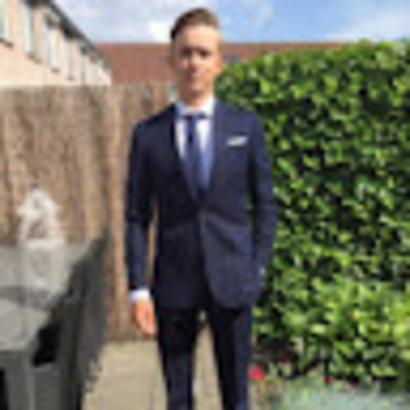 Profile Picture of Lucas Van meeuwen (@lucasvanmeeuwen) on Poshmark