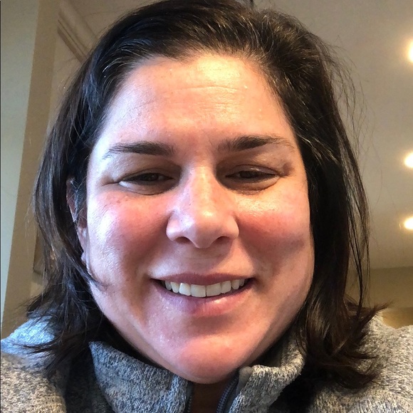 Profile Picture of Beth Reilly (@mcbeth64) on Poshmark