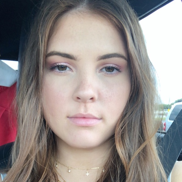 Profile Picture of Bronwyn Bailey (@bronwynbailey) on Poshmark