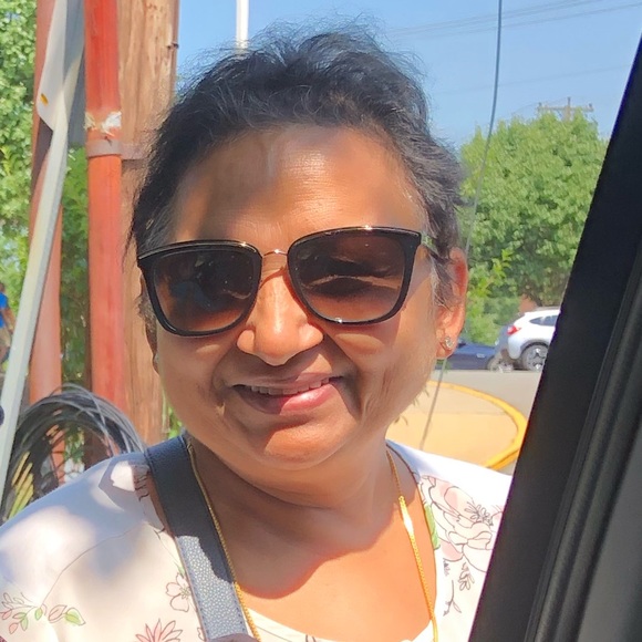 Profile Picture of Rita Gupta (@richayetman) on Poshmark