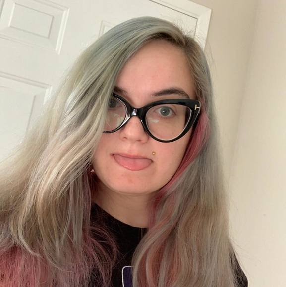 Profile Picture of Tiffany Stehlik (@tiffanystehlik) on Poshmark