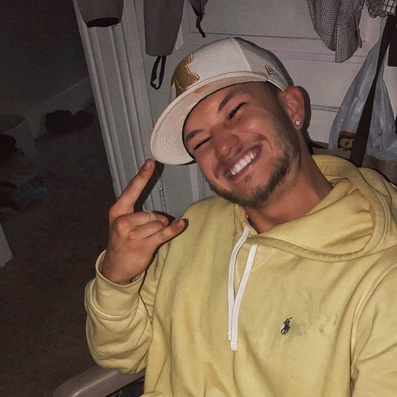 Profile Picture of Zachary Lockwood (@zlockwood) on Poshmark