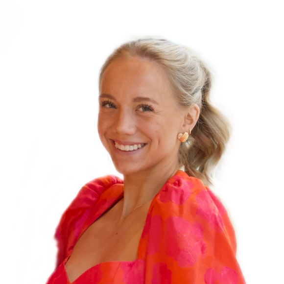 Profile Picture of Catherine Gilbow (@catherineeeeg) on Poshmark