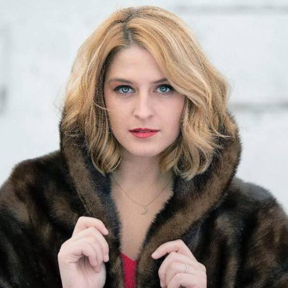 Profile Picture of Holley Rumbarger (@hrrumbar) on Poshmark