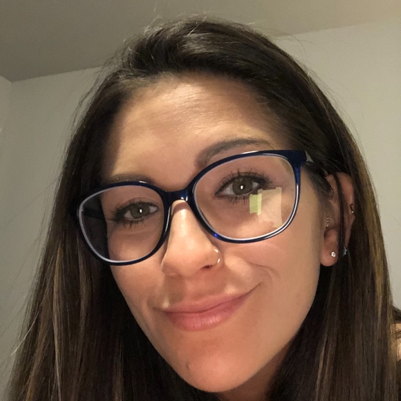 Profile Picture of Danielle Uslan (@misshawaii83) on Poshmark