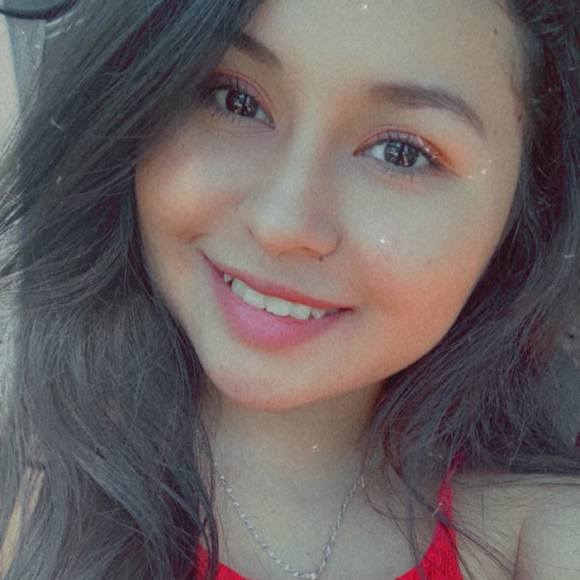 Profile Picture of Nineth Ay (@ninethay) on Poshmark