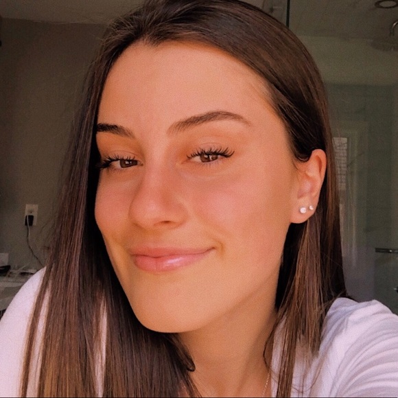 Profile Picture of Victoria Fuoco (@victoriafuoco) on Poshmark