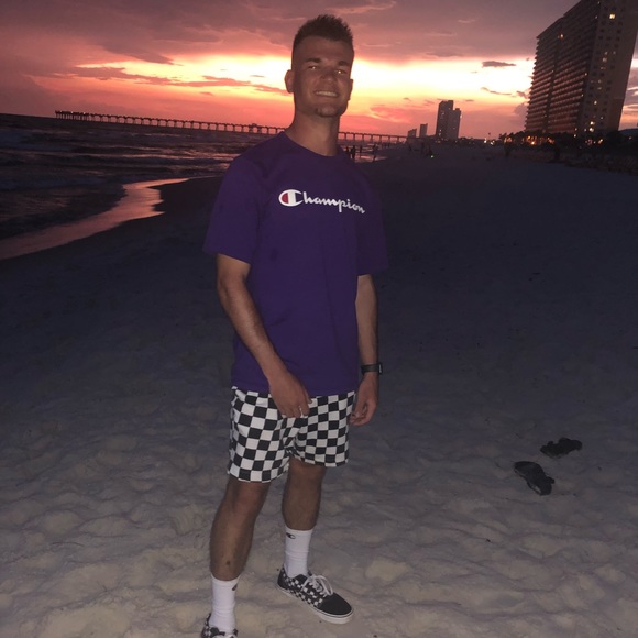Profile Picture of Aaron Schubert (@aaronschubert) on Poshmark