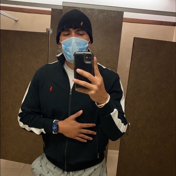 Profile Picture of Darren Rodriguez (@darrod3) on Poshmark