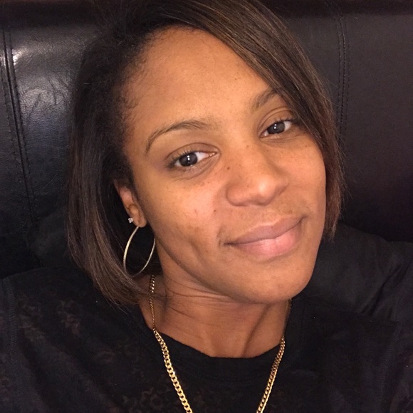 Profile Picture of Takia Tarbert (@tarbert) on Poshmark
