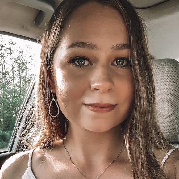 Profile Picture of Anna Kazantsev (@annakaz) on Poshmark