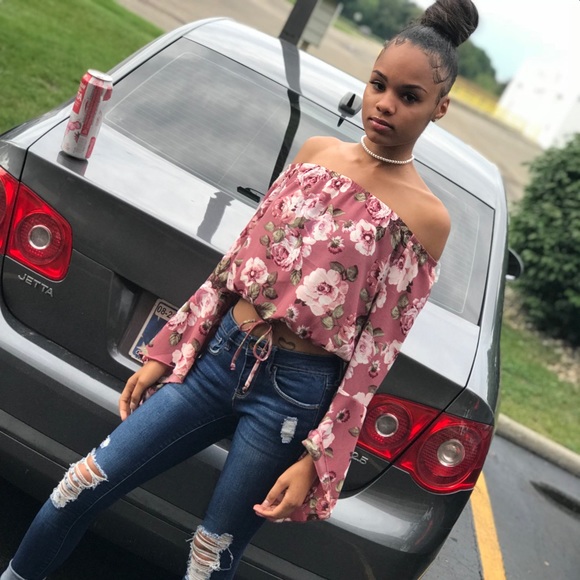 Profile Picture of Alexis Mussa (@amussa06) on Poshmark