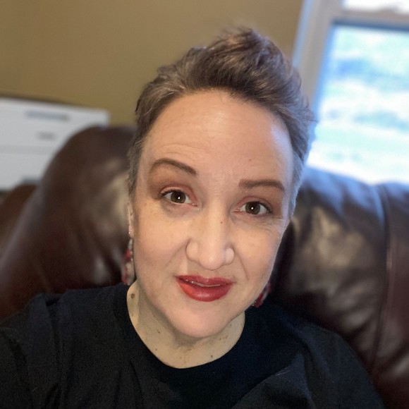 Profile Picture of Lauralee Solimeno (@llsolimeno) on Poshmark