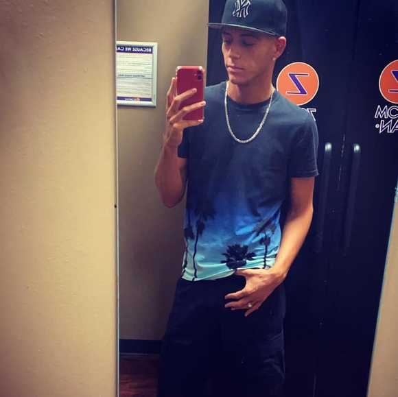 Profile Picture of Zach Combs (@zcombs86) on Poshmark