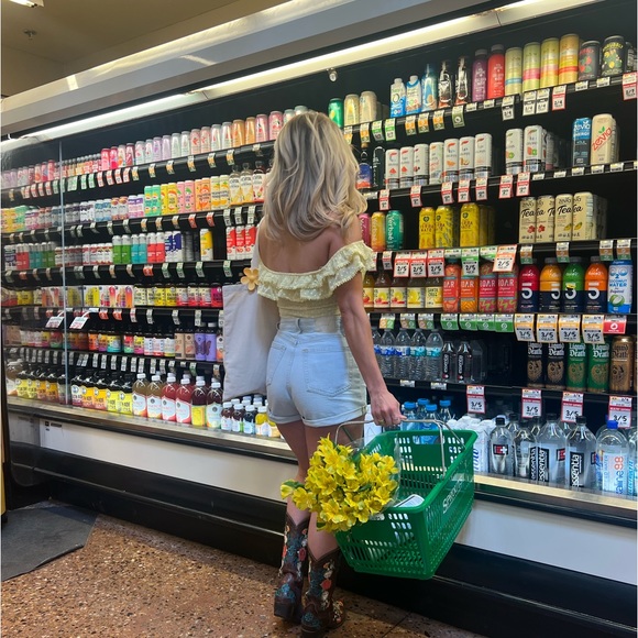 Profile Picture of Candice Clayton (@candiceclytn) on Poshmark