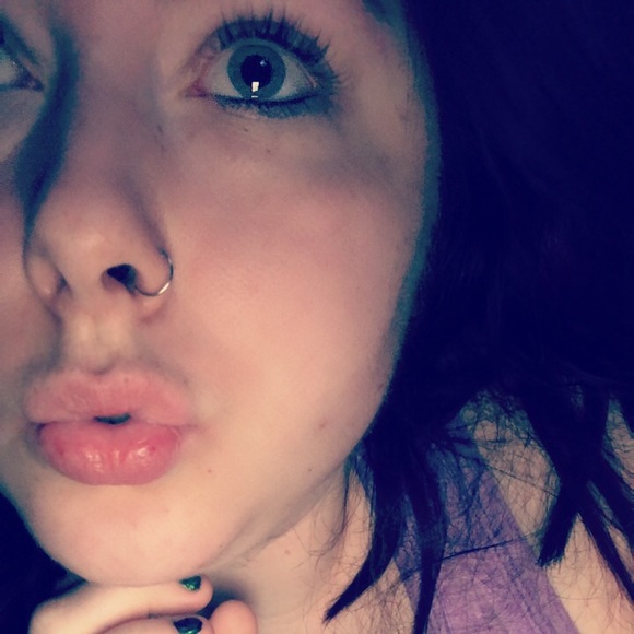 Profile Picture of Tiffany Gates (@tiffylyn2497) on Poshmark