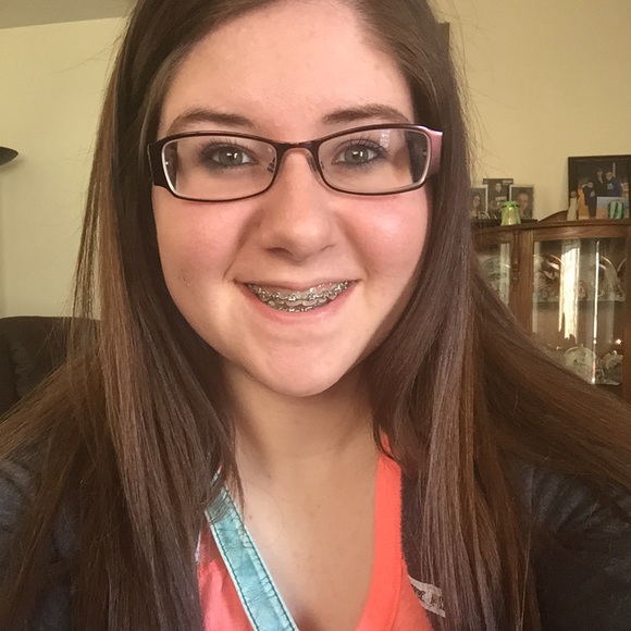 Profile Picture of Shelbi Darnall (@shelbsd) on Poshmark