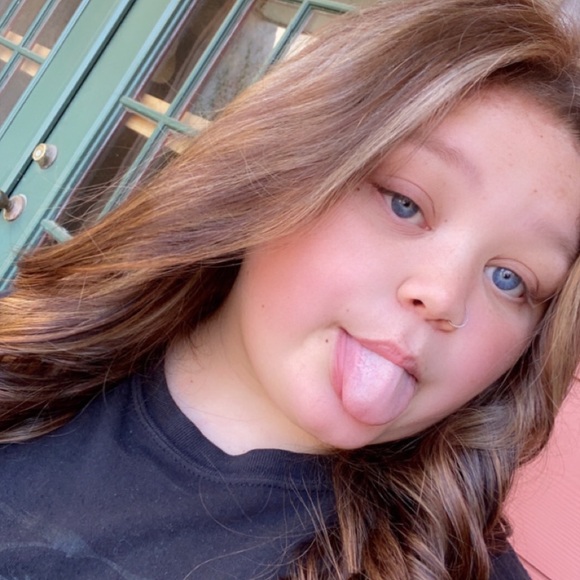 Profile Picture of Elektra Oglesby (@elektraoglesby) on Poshmark