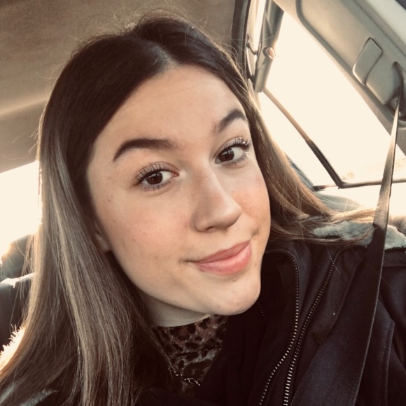 Profile Picture of Claudia Kulikov (@claudiakulikov) on Poshmark