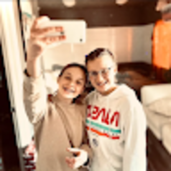 Profile Picture of Lauren Rosenlund (@laurenr0855) on Poshmark