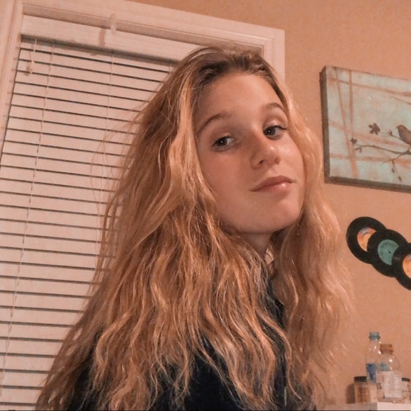 Profile Picture of Sasha Hays (@sasha98hays) on Poshmark