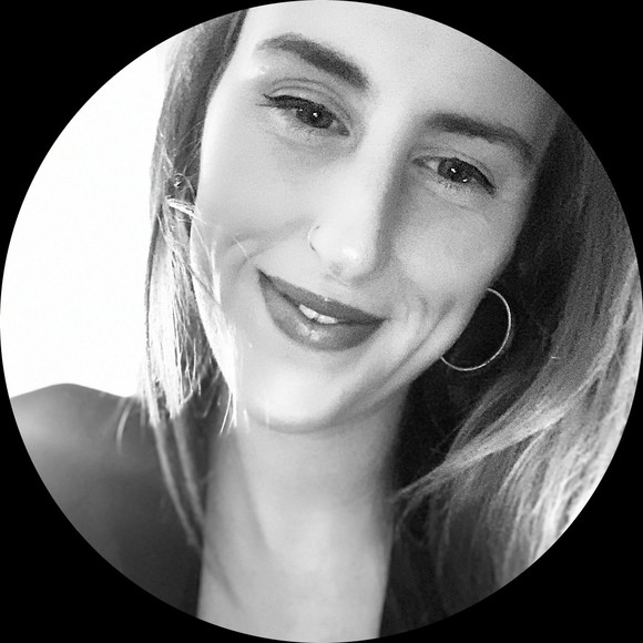 Profile Picture of Maeve Hurson (@maeverhurson) on Poshmark