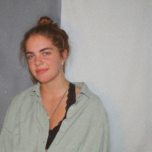 Profile Picture of Maddie Fryer (@mpefryer) on Poshmark