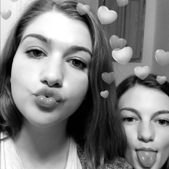 Profile Picture of Meredith Zrowka (@meredithzrowka) on Poshmark