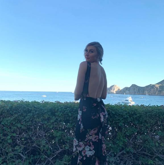 Sara Ciniero - Poshmark Profile Picture of Sara Ciniero (@saraciniero) on Poshmark