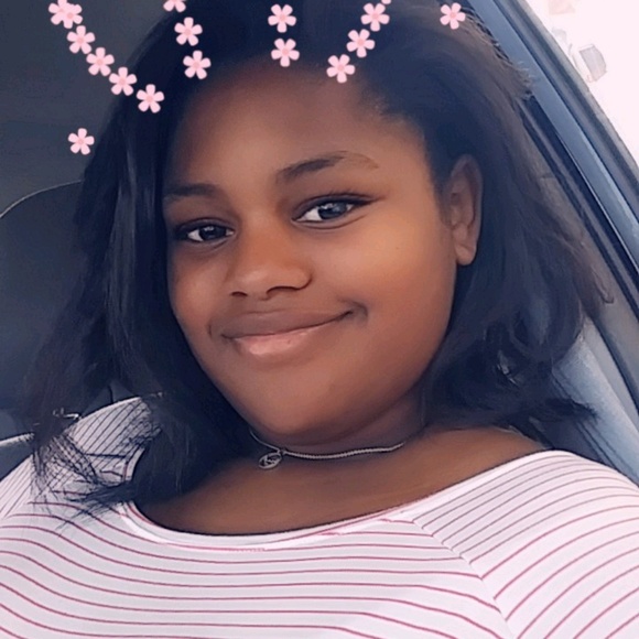 Profile Picture of Jerica Andrews (@jerica_andrews) on Poshmark