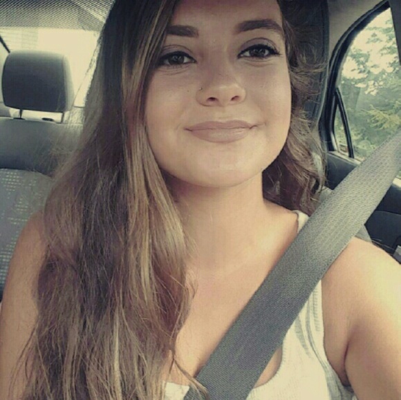 Profile Picture of Briana Broadwater (@bribroadwater) on Poshmark