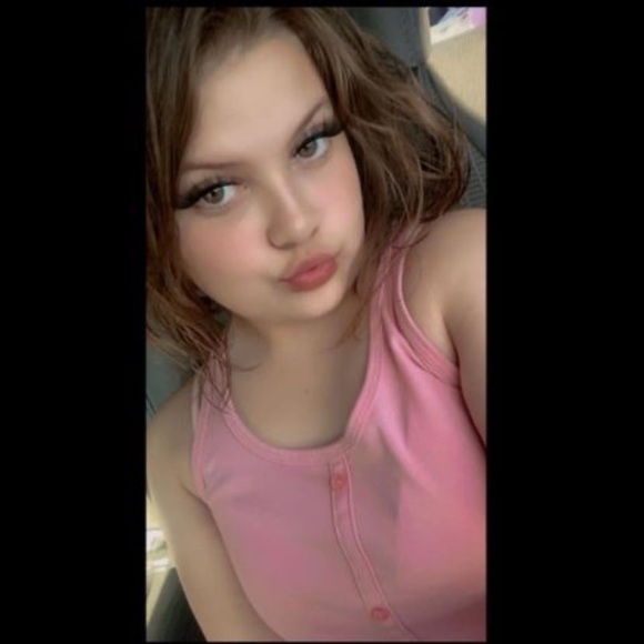 Profile Picture of Jaylin Davis (@jaylindavis910) on Poshmark