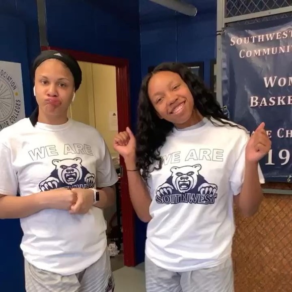 Profile Picture of Alexus Marsh (@amarsh40) on Poshmark