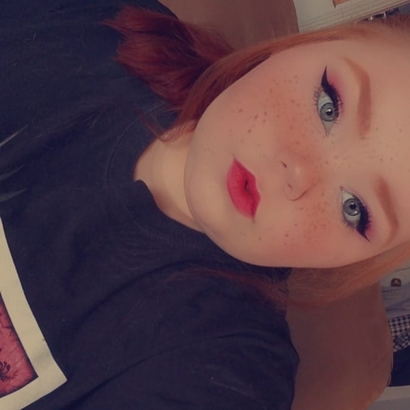 Profile Picture of Amy Henson (@amyhenson949) on Poshmark