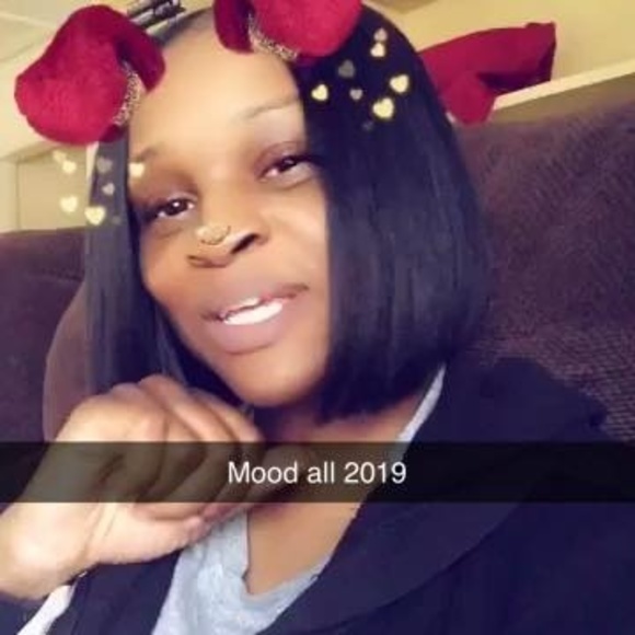 Profile Picture of Demeka Porter (@demekaporter) on Poshmark